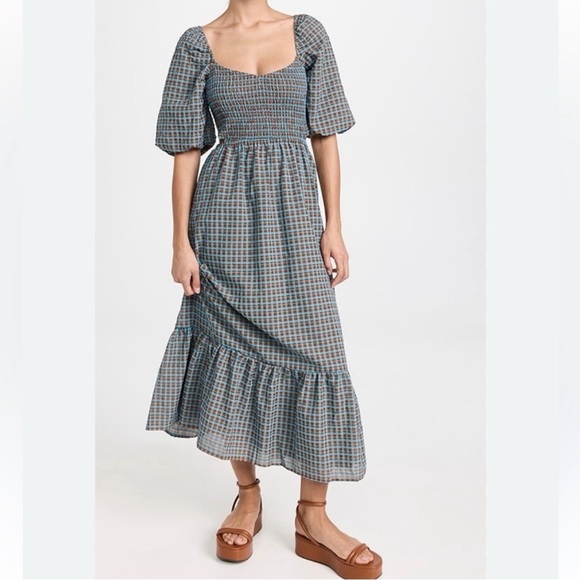 Wayf Dresses & Skirts - WAYF Cut Out Smocked Tiered Midi Dress summertime vacation Size Large